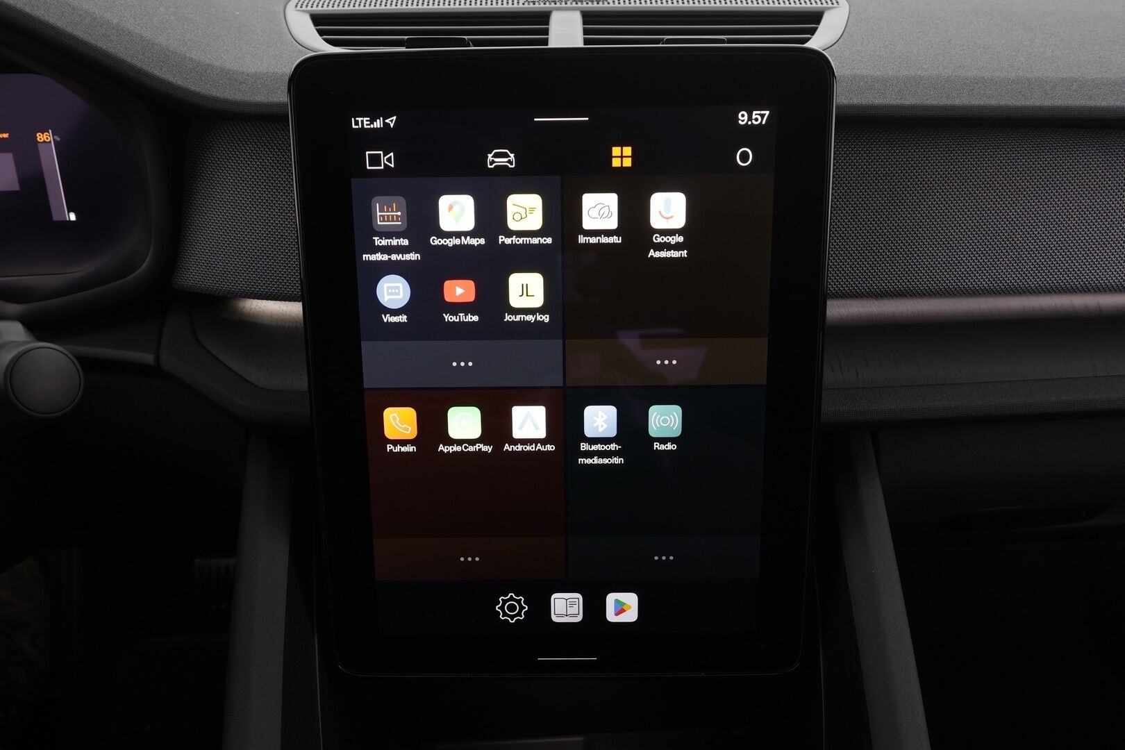 POLESTAR 2 2023 Single Motor 68 kWh Pilot Lite, Plus * ACC / 360° / H&K / ILP / Muistipenkki / Lasikatto / LED / Navi / Koukku * - Merkkihuollettu - Osta nyt, maksa vasta ensi vuonna