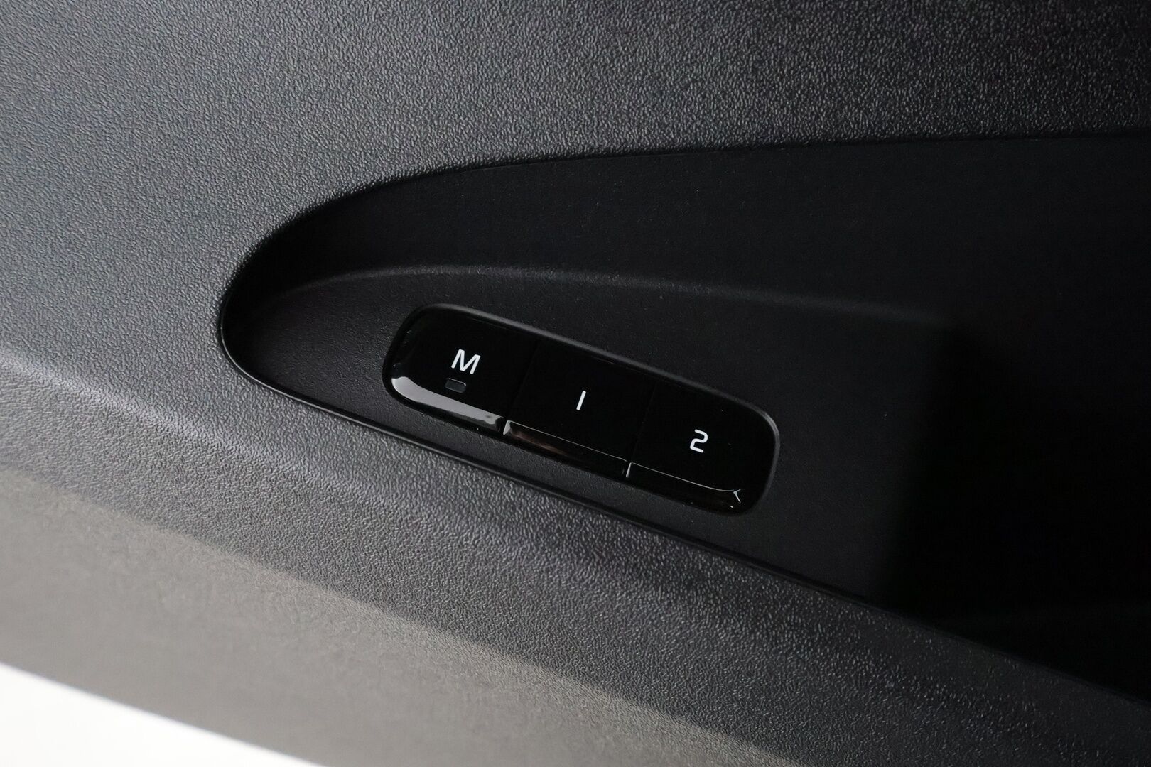 POLESTAR 2 2023 Single Motor 68 kWh Pilot Lite, Plus * ACC / 360° / H&K / ILP / Muistipenkki / Lasikatto / LED / Navi / Koukku * - Merkkihuollettu - Osta nyt, maksa vasta ensi vuonna