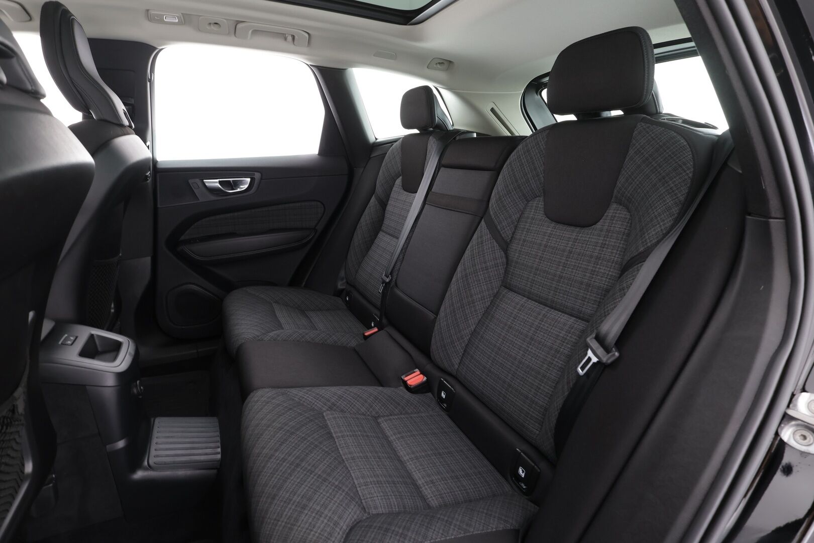 Volvo XC60 2023 T6 AWD Long Range Core aut * Webasto / Koukku / Panorama / ACC / LED / P.kamera / Navi / Kaistavahti / Keyless * - Kahdet renkaat - Osta nyt, maksa vasta ensi vuonna