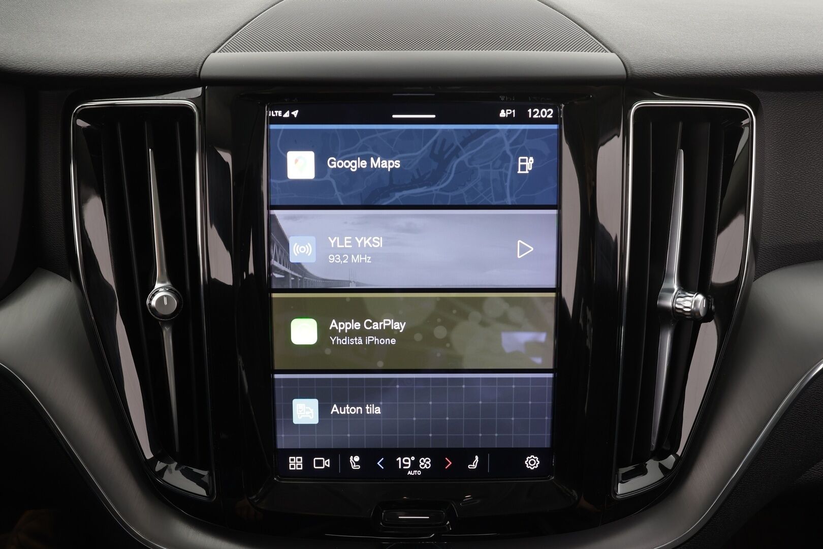 Volvo XC60 2023 T6 AWD Long Range Core aut * Webasto / Koukku / Panorama / ACC / LED / P.kamera / Navi / Kaistavahti / Keyless * - Kahdet renkaat - Osta nyt, maksa vasta ensi vuonna