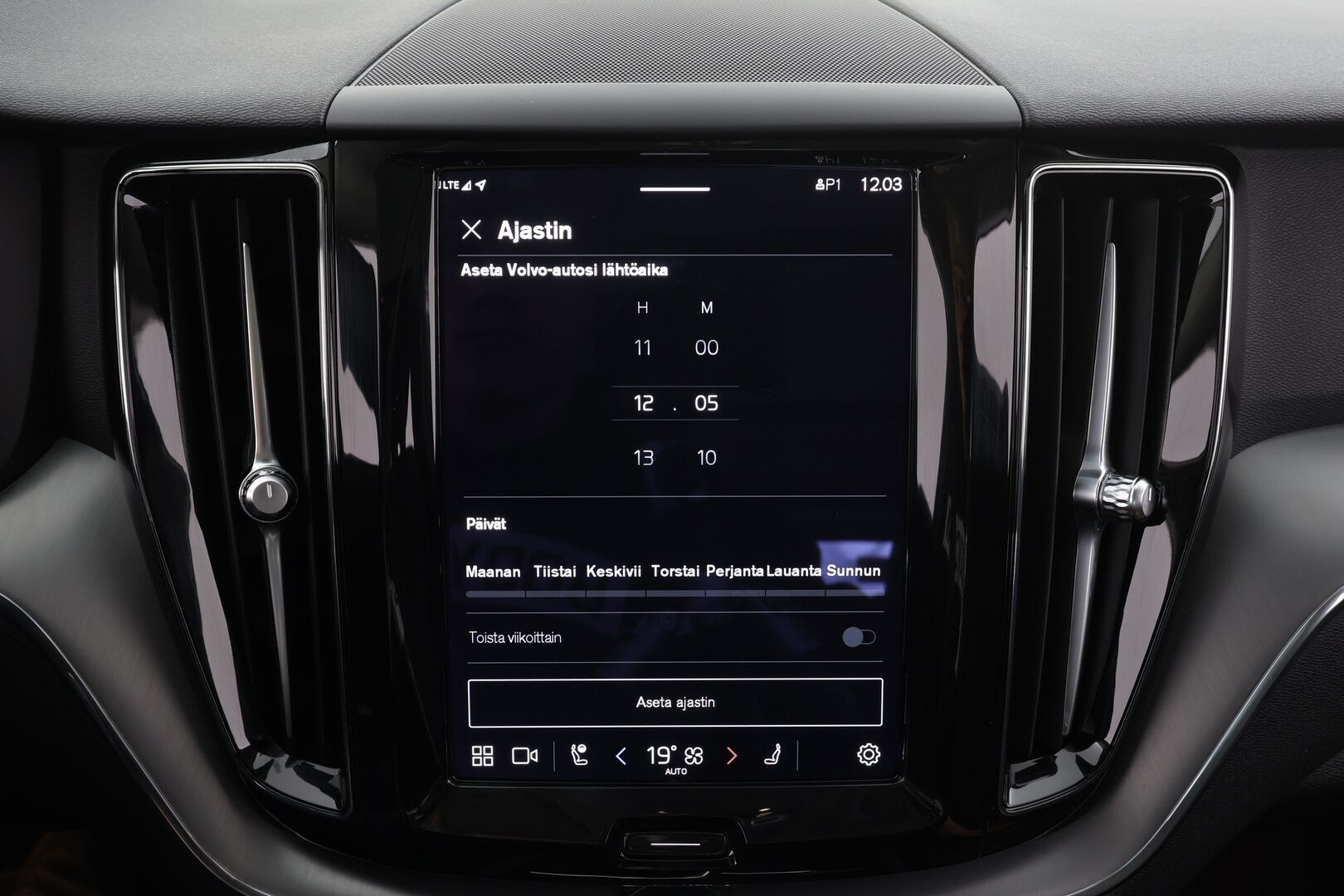 Volvo XC60 2023 T6 AWD Long Range Core aut * Webasto / Koukku / Panorama / ACC / LED / P.kamera / Navi / Kaistavahti / Keyless * - Kahdet renkaat - Osta nyt, maksa vasta ensi vuonna