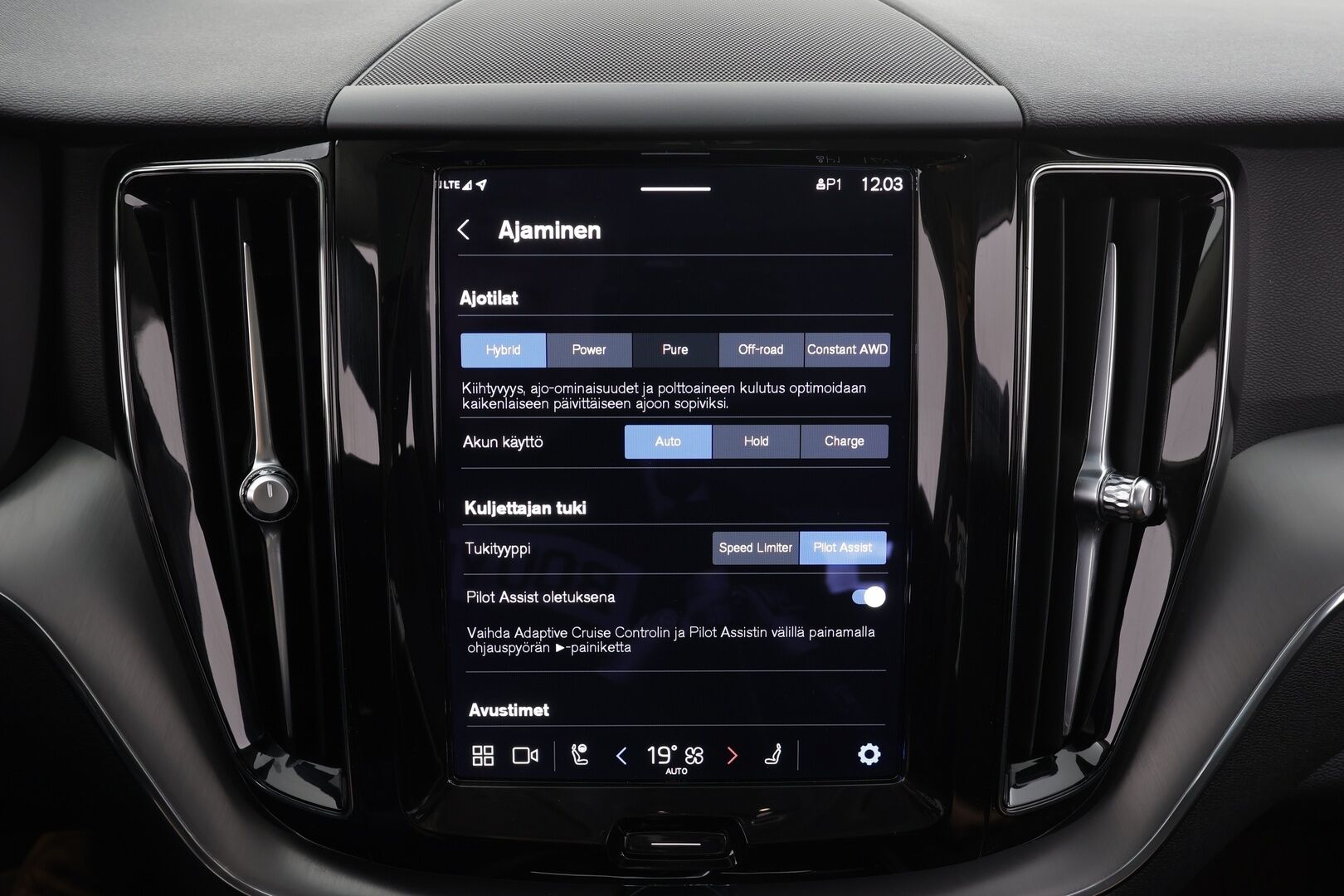 Volvo XC60 2023 T6 AWD Long Range Core aut * Webasto / Koukku / Panorama / ACC / LED / P.kamera / Navi / Kaistavahti / Keyless * - Kahdet renkaat - Osta nyt, maksa vasta ensi vuonna