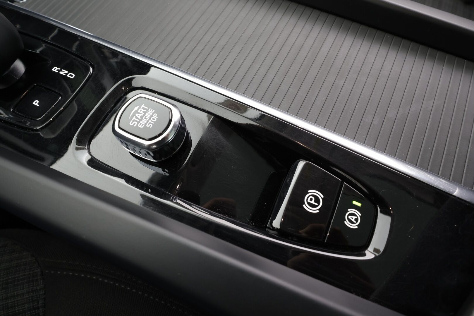 Volvo XC60 2023 T6 AWD Long Range Core aut * Webasto / Koukku / Panorama / ACC / LED / P.kamera / Navi / Kaistavahti / Keyless * - Kahdet renkaat - Osta nyt, maksa vasta ensi vuonna