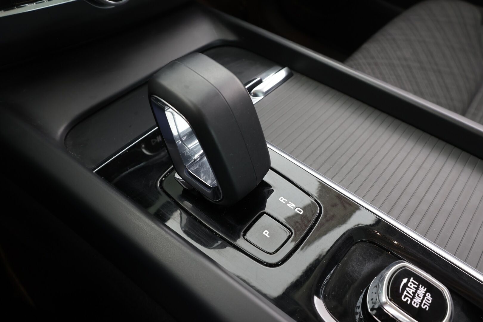 Volvo XC60 2023 T6 AWD Long Range Core aut * Webasto / Koukku / Panorama / ACC / LED / P.kamera / Navi / Kaistavahti / Keyless * - Kahdet renkaat - Osta nyt, maksa vasta ensi vuonna