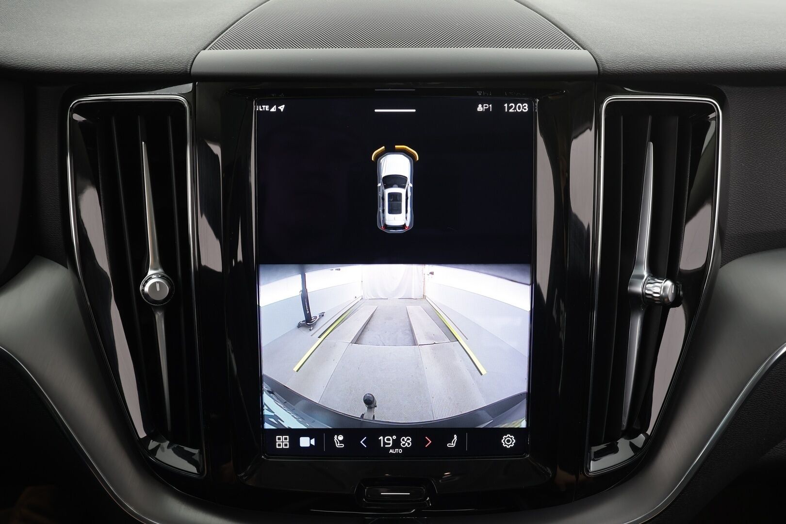 Volvo XC60 2023 T6 AWD Long Range Core aut * Webasto / Koukku / Panorama / ACC / LED / P.kamera / Navi / Kaistavahti / Keyless * - Kahdet renkaat - Osta nyt, maksa vasta ensi vuonna