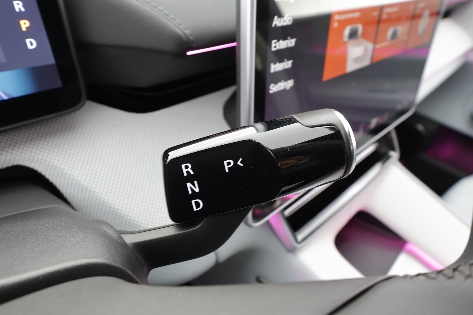 POLESTAR 4 2025 Long Range Single Motor * ACC / HUD / 360° / Lasikatto / Pixel LED / Muistipenkki / ILP / H&K / Puolinahat * - Pilot ja Plus paketti - HULLU BLACKWEEK KORKOTARJOUS 2,49%