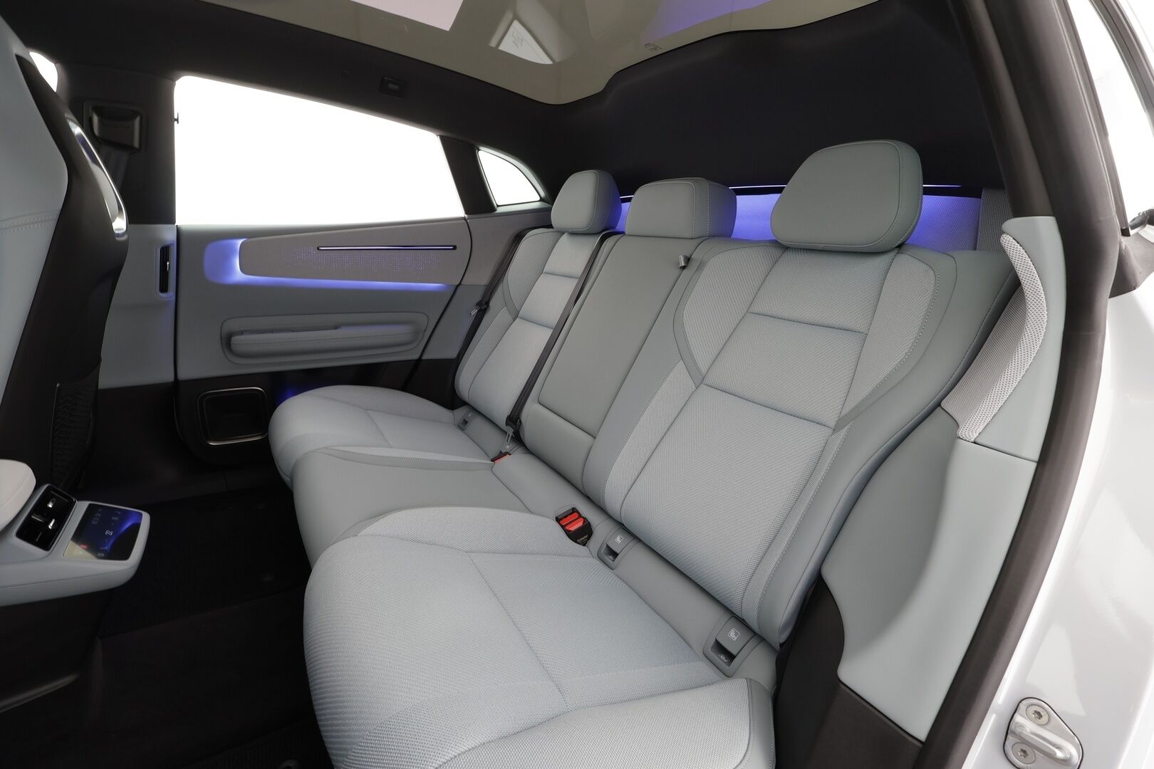 POLESTAR 4 2025 Long Range Single Motor * ACC / HUD / 360° / Lasikatto / Pixel LED / Muistipenkki / ILP / H&K / Puolinahat * - Pilot ja Plus paketti - HULLU BLACKWEEK KORKOTARJOUS 2,49%