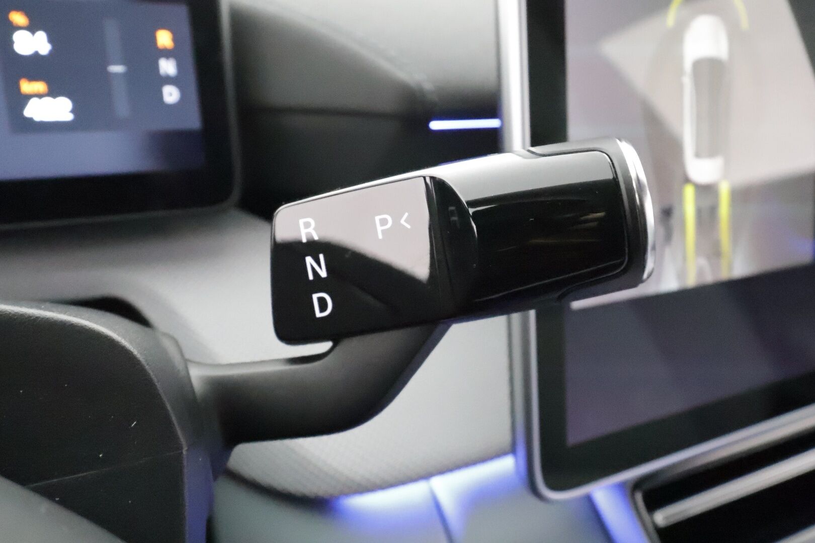 POLESTAR 4 2025 Long Range Single Motor Pro * Pilot&Plus / ILP / ACC / Pixel-LED / H&K / 360° / Sportpenkki Muistilla / Lasikatto * - HULLU BLACKWEEK KORKOTARJOUS 2,49%