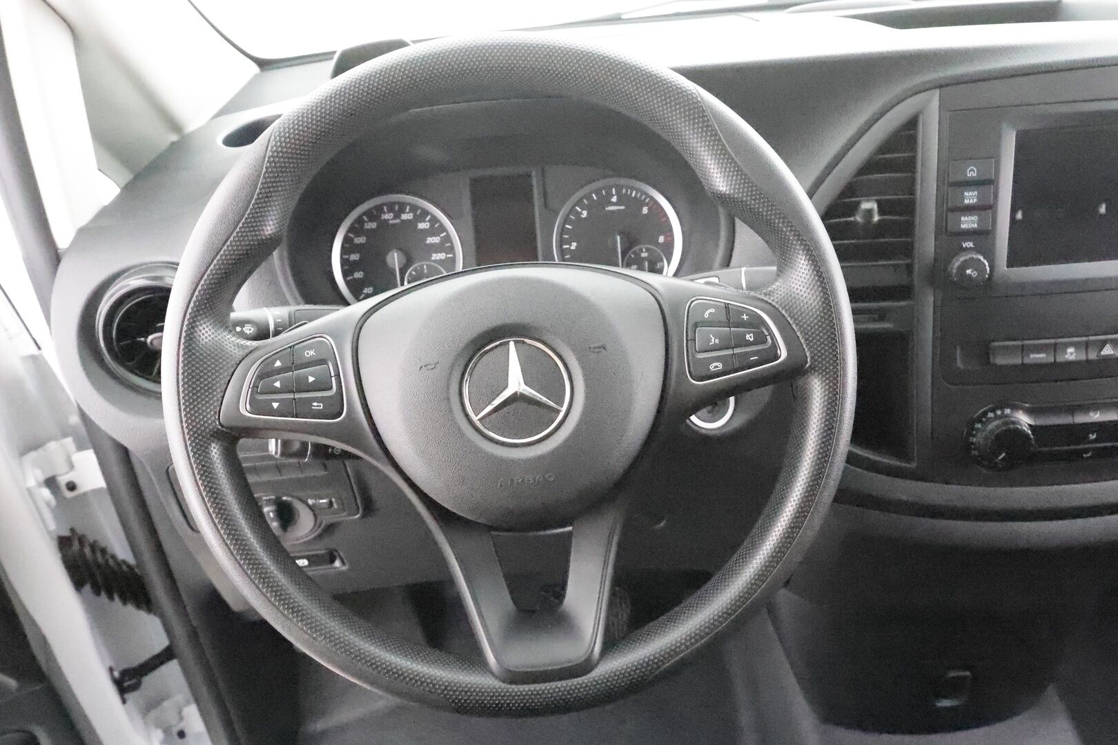 MERCEDES-BENZ VITO 2024 116CDI RWD-3,05/34K pitkä A3 A * ALV / Apple Carplay&Android Auto / P.Kamera / Bluetooth / Navigointi / Ilmastointi * - ALV / Uudet nastat / Juuri huollettu - HULLUT AVAJAISHULINAT KORKOTARJOUS 3,29 %