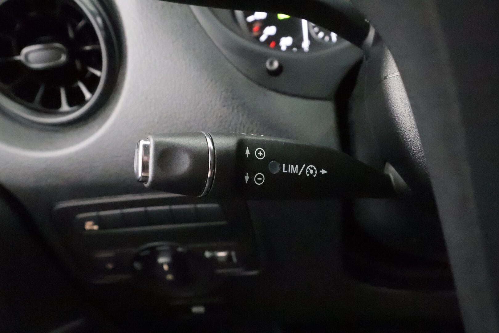 MERCEDES-BENZ VITO 2024 116CDI RWD-3,05/34K pitkä A3 A * ALV / Apple Carplay&Android Auto / P.Kamera / Bluetooth / Navigointi / Ilmastointi * - ALV / Uudet nastat / Juuri huollettu - HULLUT AVAJAISHULINAT KORKOTARJOUS 3,29 %