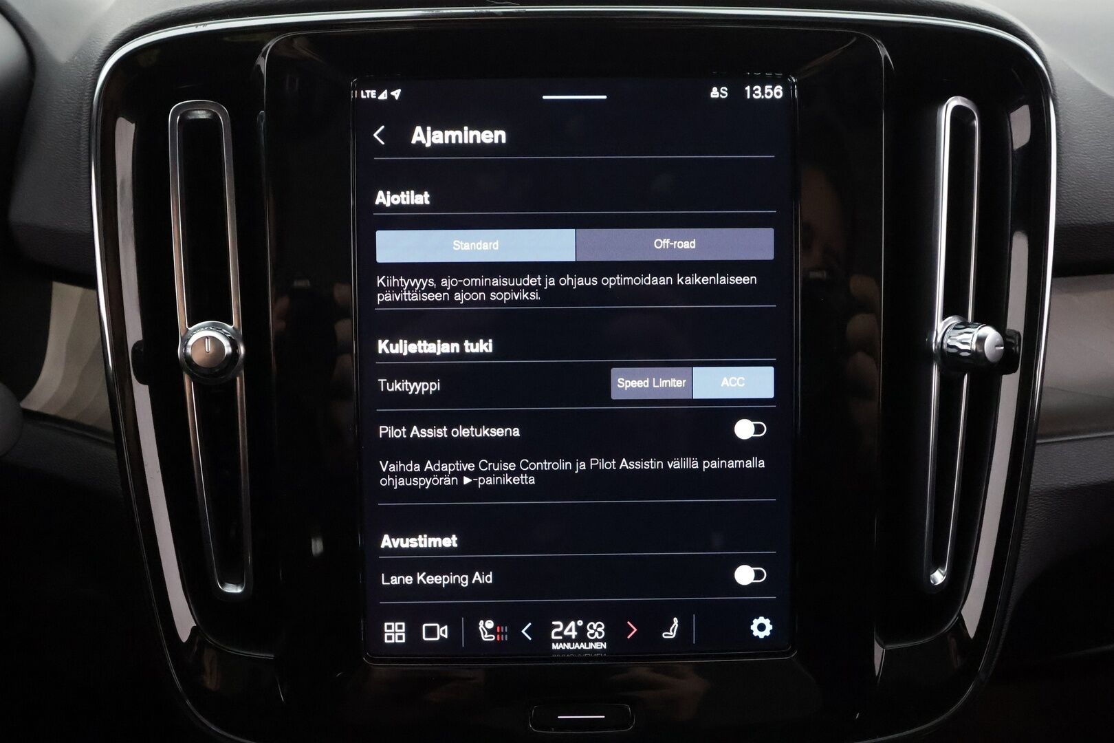 Volvo C40 2022 Recharge Twin Motor  Ultimate Dark * ACC / 360° / ILP / Muistipenkki / Pixel LED / Facelift / Navi / Koukku / Lasikatto / H&K * - Akku kuntotarkastettu / Kahdet renkaat aluvanteilla / Merkkihuollettu - HULLU BLACKWEEK KORKOTARJOUS 2,49%