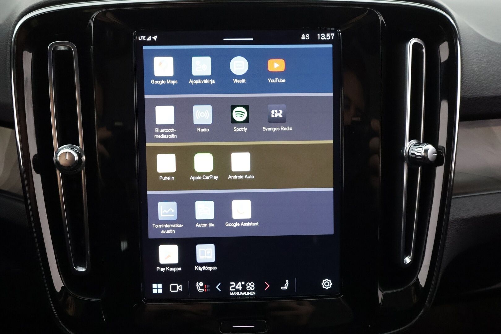 Volvo C40 2022 Recharge Twin Motor  Ultimate Dark * ACC / 360° / ILP / Muistipenkki / Pixel LED / Facelift / Navi / Koukku / Lasikatto / H&K * - Akku kuntotarkastettu / Kahdet renkaat aluvanteilla / Merkkihuollettu - HULLU BLACKWEEK KORKOTARJOUS 2,49%