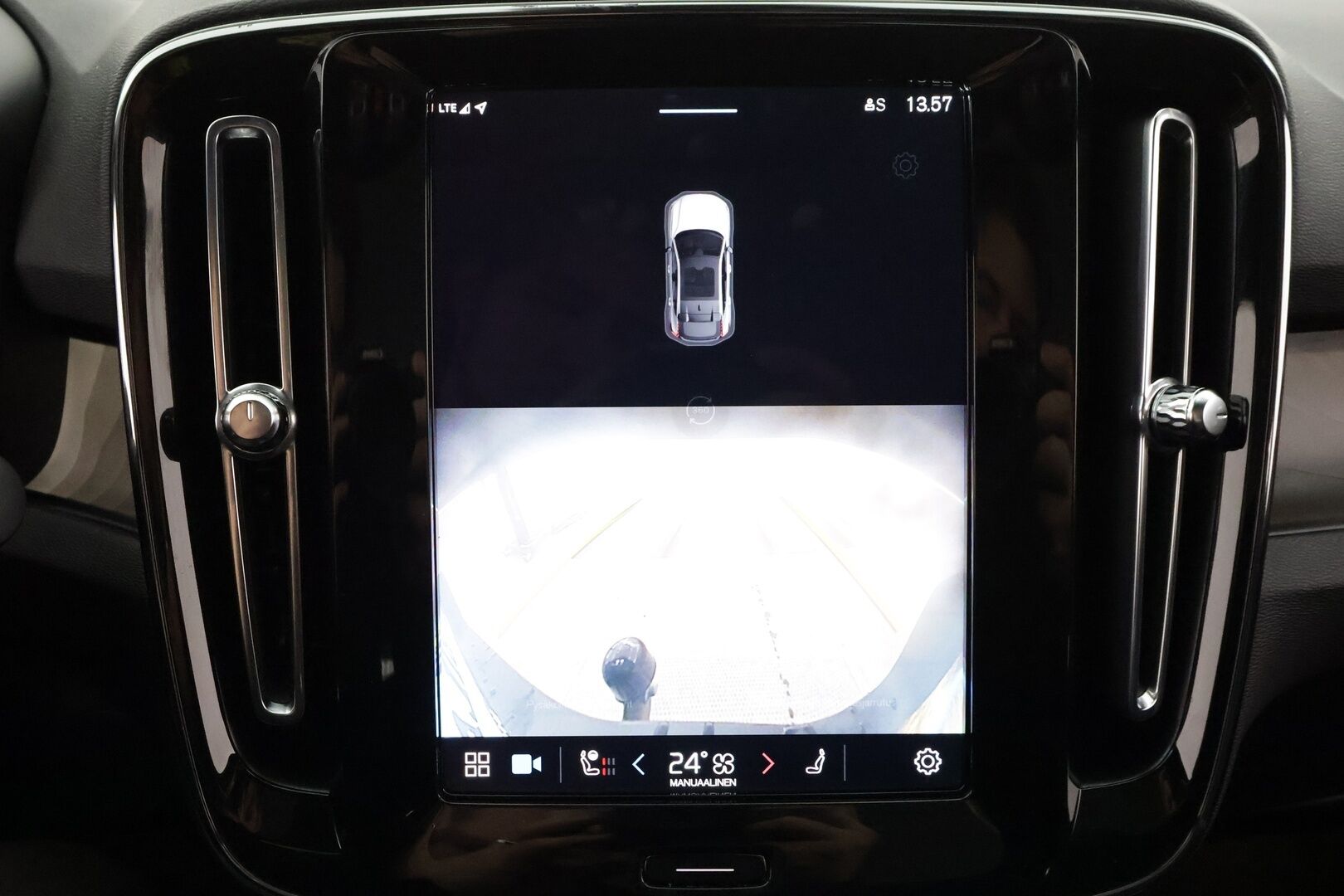 Volvo C40 2022 Recharge Twin Motor  Ultimate Dark * ACC / 360° / ILP / Muistipenkki / Pixel LED / Facelift / Navi / Koukku / Lasikatto / H&K * - Akku kuntotarkastettu / Kahdet renkaat aluvanteilla / Merkkihuollettu - HULLU BLACKWEEK KORKOTARJOUS 2,49%