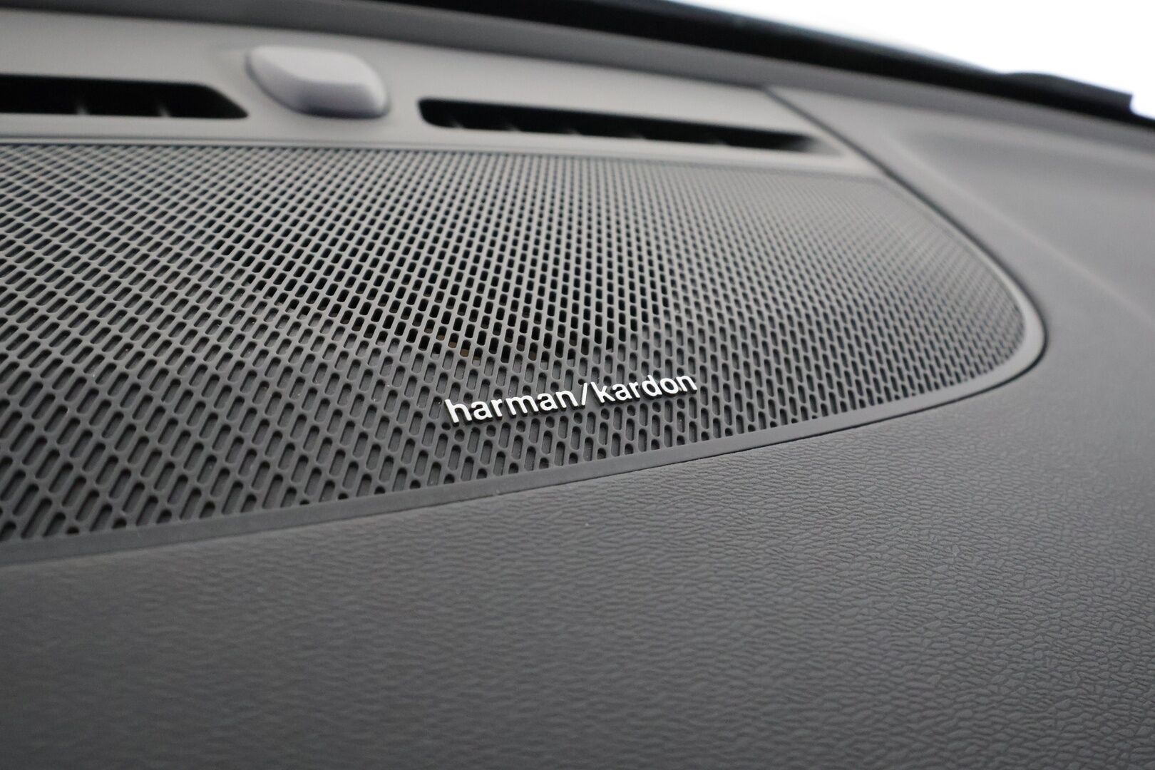 Volvo C40 2022 Recharge Twin Motor  Ultimate Dark * ACC / 360° / ILP / Muistipenkki / Pixel LED / Facelift / Navi / Koukku / Lasikatto / H&K * - Akku kuntotarkastettu / Kahdet renkaat aluvanteilla / Merkkihuollettu - HULLU BLACKWEEK KORKOTARJOUS 2,49%