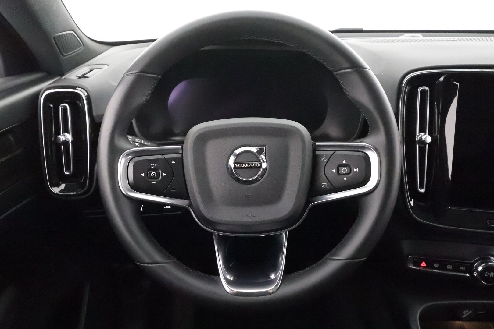 Volvo C40 2022 Recharge Twin Motor  Ultimate Dark * ACC / 360° / ILP / Muistipenkki / Pixel LED / Facelift / Navi / Koukku / Lasikatto / H&K * - Akku kuntotarkastettu / Kahdet renkaat aluvanteilla / Merkkihuollettu - HULLU BLACKWEEK KORKOTARJOUS 2,49%