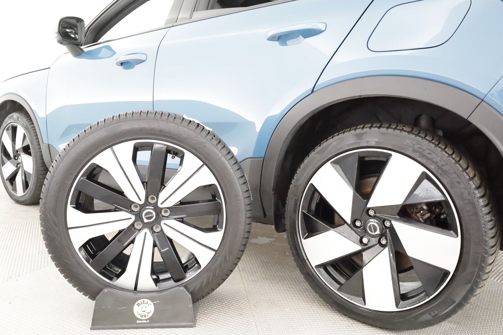 Volvo C40 2022 Recharge Twin Motor  Ultimate Dark * ACC / 360° / ILP / Muistipenkki / Pixel LED / Facelift / Navi / Koukku / Lasikatto / H&K * - Akku kuntotarkastettu / Kahdet renkaat aluvanteilla / Merkkihuollettu - HULLU BLACKWEEK KORKOTARJOUS 2,49%