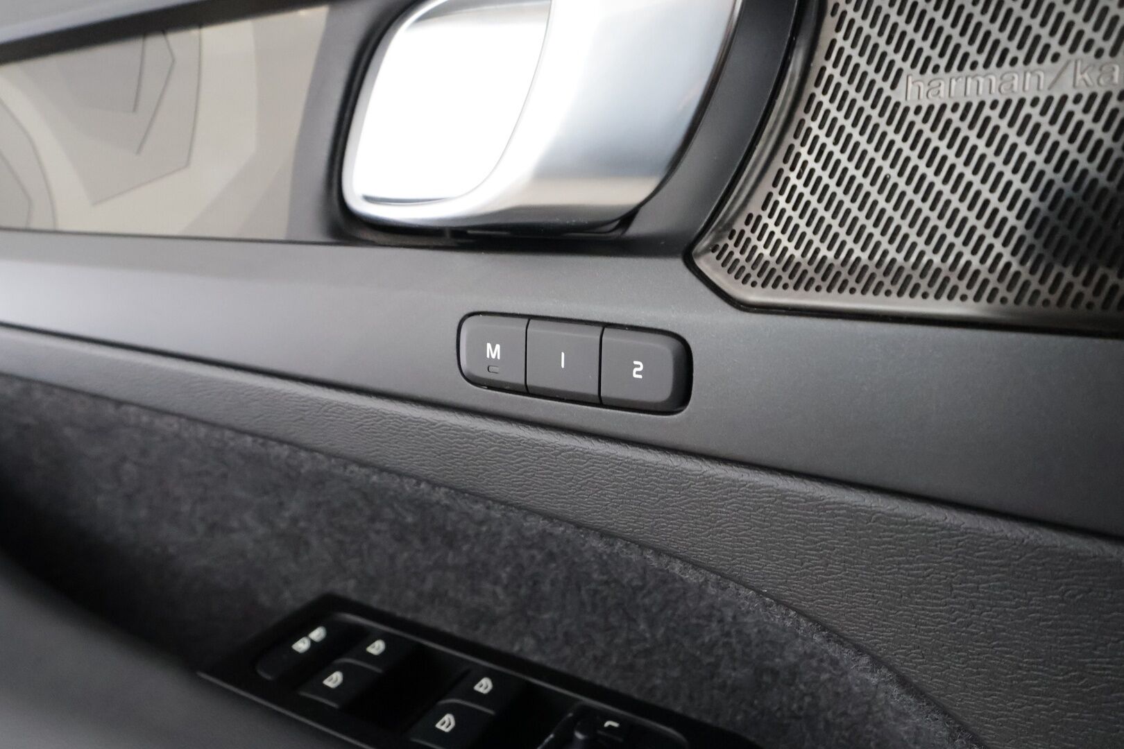 Volvo C40 2022 Recharge Twin Motor  Ultimate Dark * ACC / 360° / ILP / Muistipenkki / Pixel LED / Facelift / Navi / Koukku / Lasikatto / H&K * - Akku kuntotarkastettu / Kahdet renkaat aluvanteilla / Merkkihuollettu - HULLU BLACKWEEK KORKOTARJOUS 2,49%