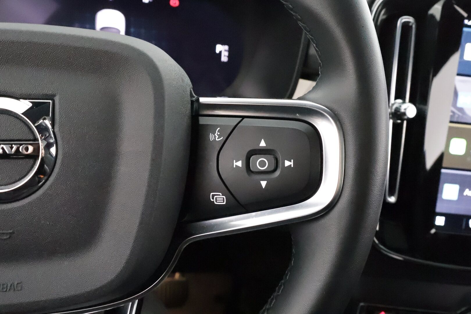 Volvo C40 2022 Recharge Twin Motor  Ultimate Dark * ACC / 360° / ILP / Muistipenkki / Pixel LED / Facelift / Navi / Koukku / Lasikatto / H&K * - Akku kuntotarkastettu / Kahdet renkaat aluvanteilla / Merkkihuollettu - HULLU BLACKWEEK KORKOTARJOUS 2,49%