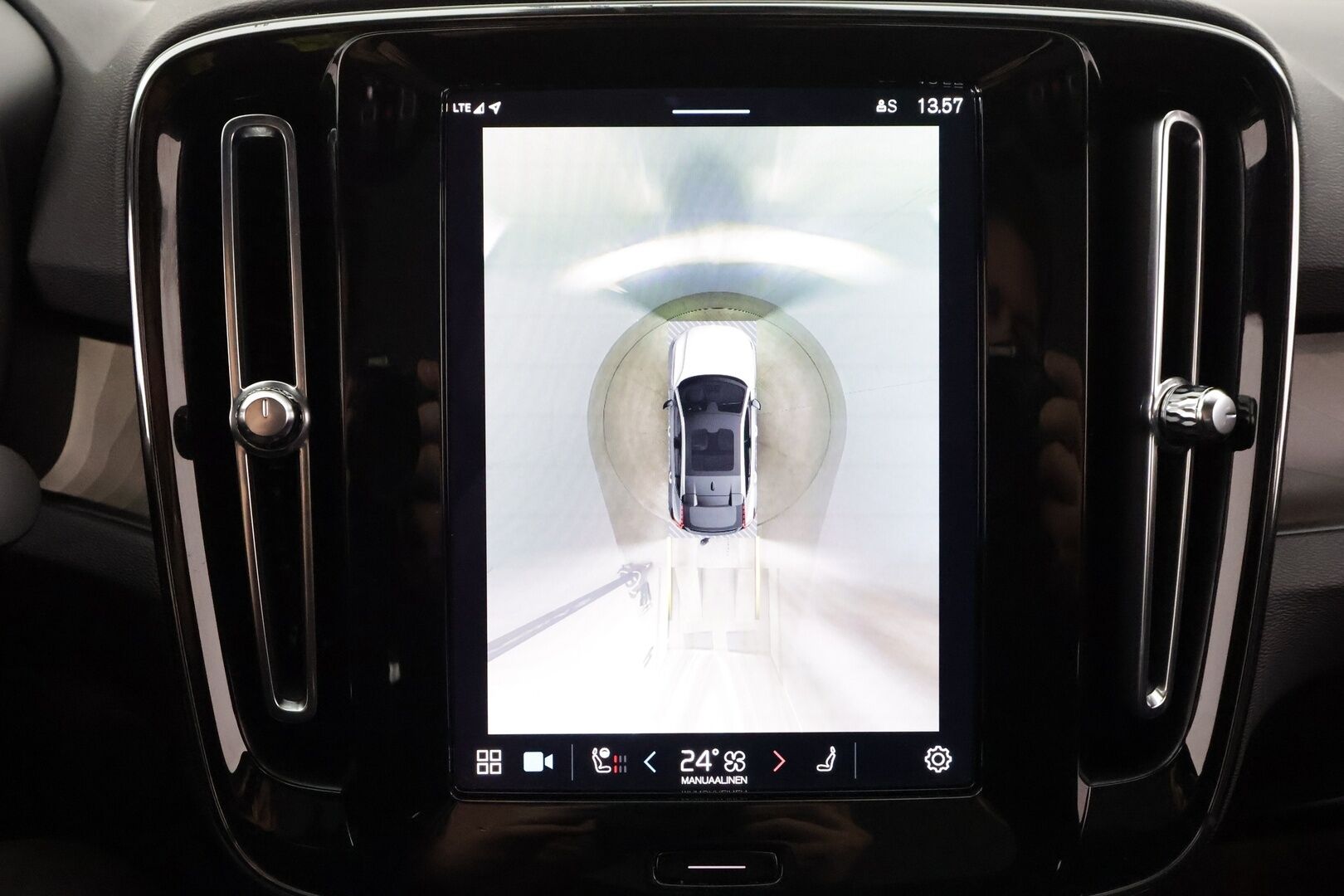 Volvo C40 2022 Recharge Twin Motor  Ultimate Dark * ACC / 360° / ILP / Muistipenkki / Pixel LED / Facelift / Navi / Koukku / Lasikatto / H&K * - Akku kuntotarkastettu / Kahdet renkaat aluvanteilla / Merkkihuollettu - HULLU BLACKWEEK KORKOTARJOUS 2,49%