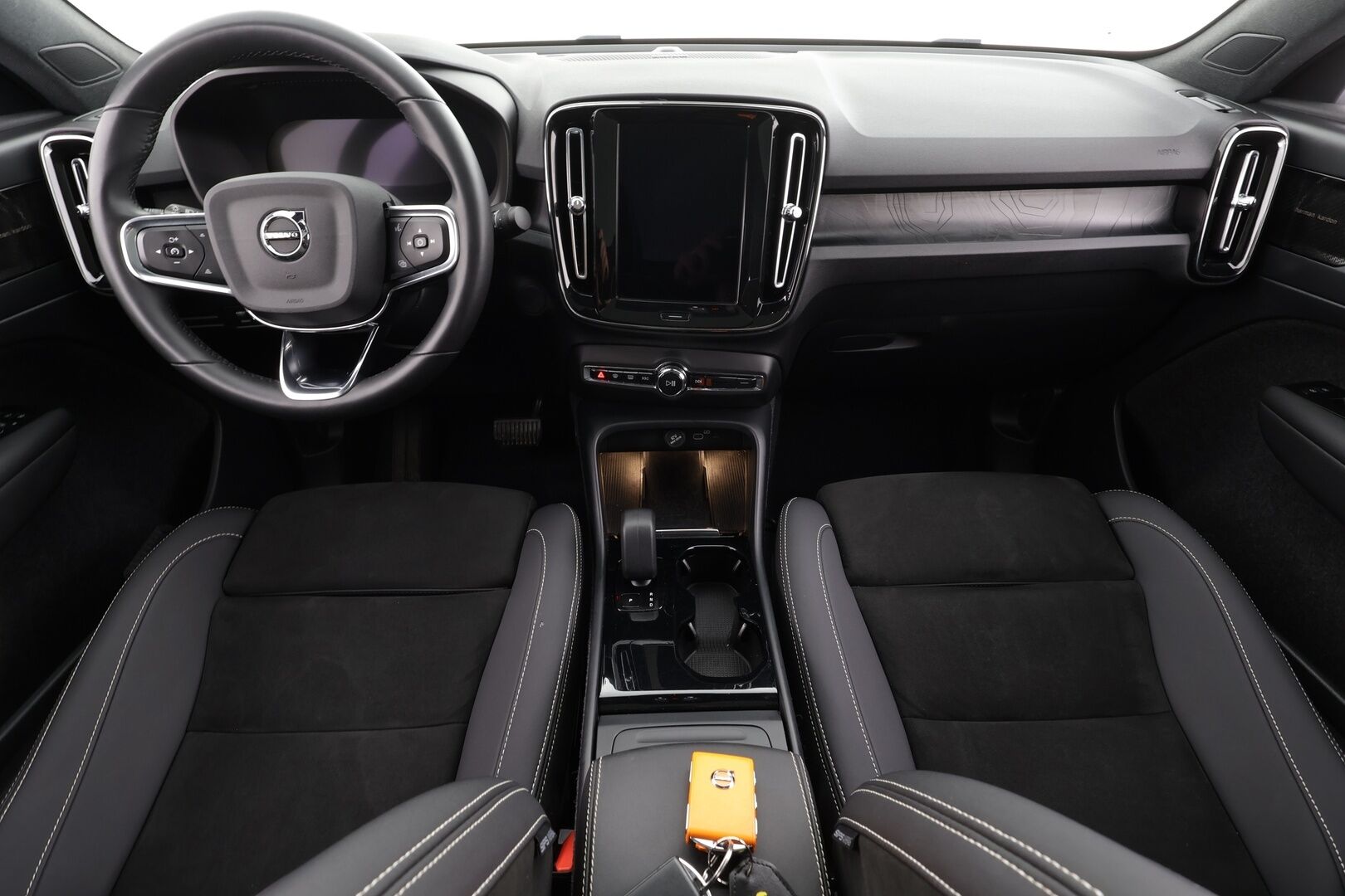 Volvo C40 2022 Recharge Twin Motor  Ultimate Dark * ACC / 360° / ILP / Muistipenkki / Pixel LED / Facelift / Navi / Koukku / Lasikatto / H&K * - Akku kuntotarkastettu / Kahdet renkaat aluvanteilla / Merkkihuollettu - HULLU BLACKWEEK KORKOTARJOUS 2,49%