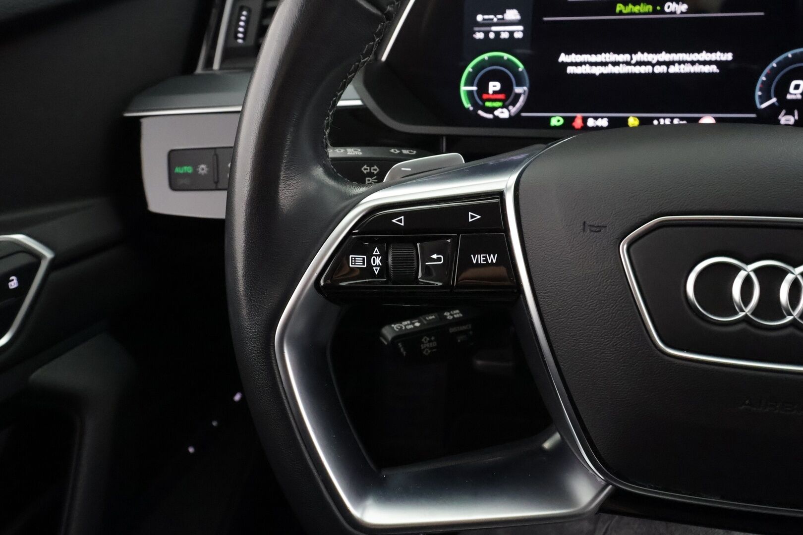 AUDI E-TRON 2022 Advanced 55 quattro * ACC / LED / P.Kamera / Koukku / Muistipenkki / Navi / Kaistavahti / Digimittaristo * - Akku kuntotarkastettu SoH 94,6% / 2x Latauskaapelit / Kahdet renkaat - Osta nyt, maksa vasta ensi vuonna