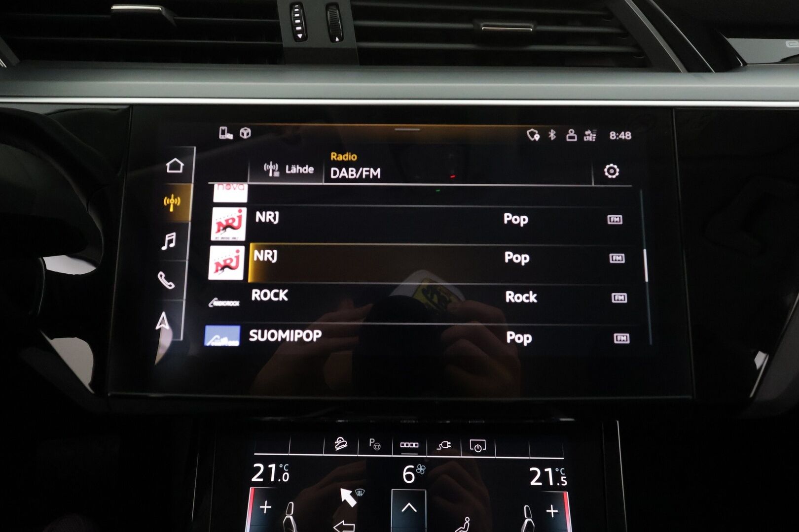 AUDI E-TRON 2022 Advanced 55 quattro * ACC / LED / P.Kamera / Koukku / Muistipenkki / Navi / Kaistavahti / Digimittaristo * - Akku kuntotarkastettu SoH 94,6% / 2x Latauskaapelit / Kahdet renkaat - Osta nyt, maksa vasta ensi vuonna