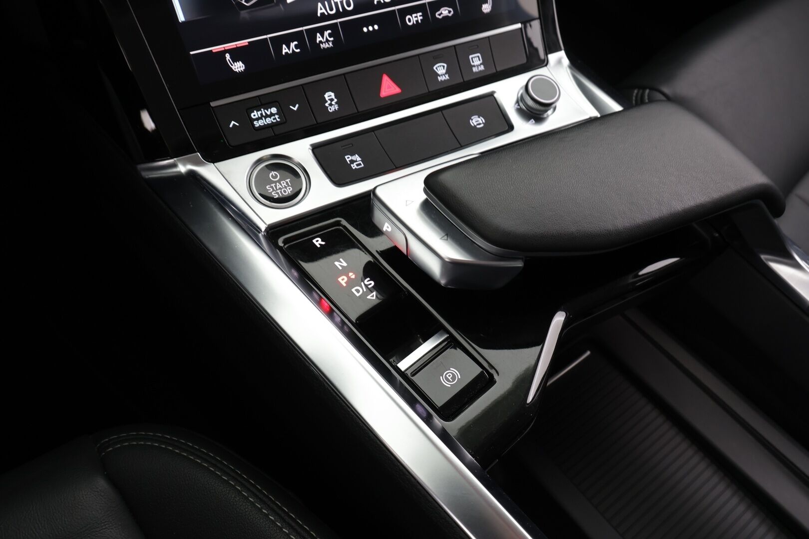 AUDI E-TRON 2022 Advanced 55 quattro * ACC / LED / P.Kamera / Koukku / Muistipenkki / Navi / Kaistavahti / Digimittaristo * - Akku kuntotarkastettu SoH 94,6% / 2x Latauskaapelit / Kahdet renkaat - Osta nyt, maksa vasta ensi vuonna