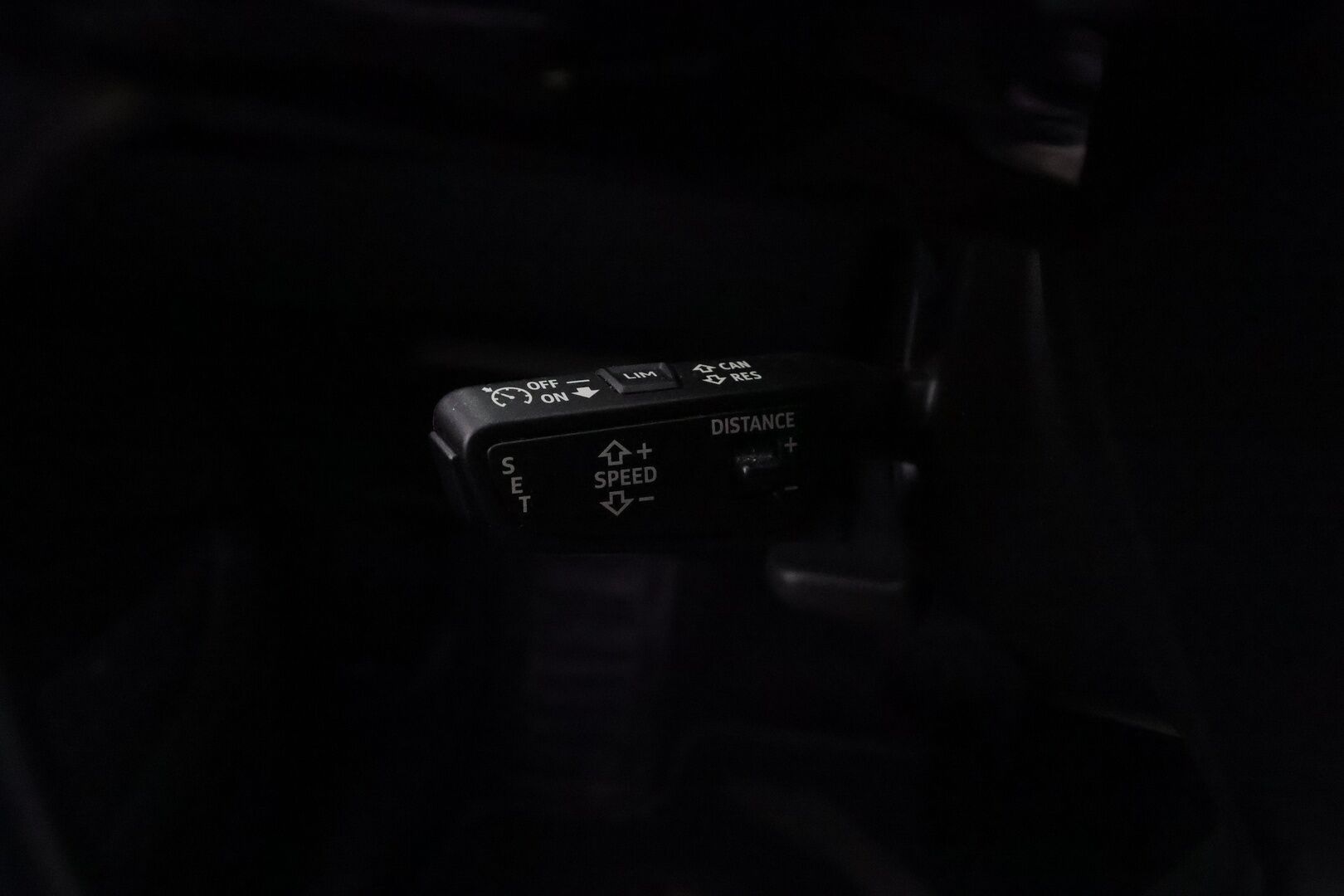 AUDI E-TRON 2022 Advanced 55 quattro * ACC / LED / P.Kamera / Koukku / Muistipenkki / Navi / Kaistavahti / Digimittaristo * - Akku kuntotarkastettu SoH 94,6% / 2x Latauskaapelit / Kahdet renkaat - Osta nyt, maksa vasta ensi vuonna