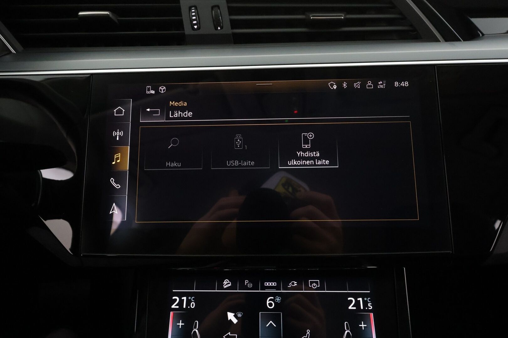 AUDI E-TRON 2022 Advanced 55 quattro * ACC / LED / P.Kamera / Koukku / Muistipenkki / Navi / Kaistavahti / Digimittaristo * - Akku kuntotarkastettu SoH 94,6% / 2x Latauskaapelit / Kahdet renkaat - Osta nyt, maksa vasta ensi vuonna