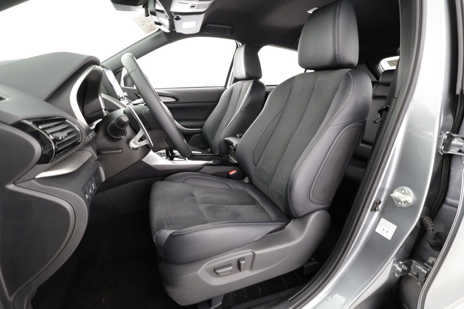 MITSUBISHI ECLIPSE CROSS 2025 2.4 PHEV Instyle Plus 4WD * ACC / 360° / LED / Navi / Sähköpenkki / KeylessGo / Puolinahat / Ratinlämmitin * - Osta nyt, maksa vasta ensi vuonna