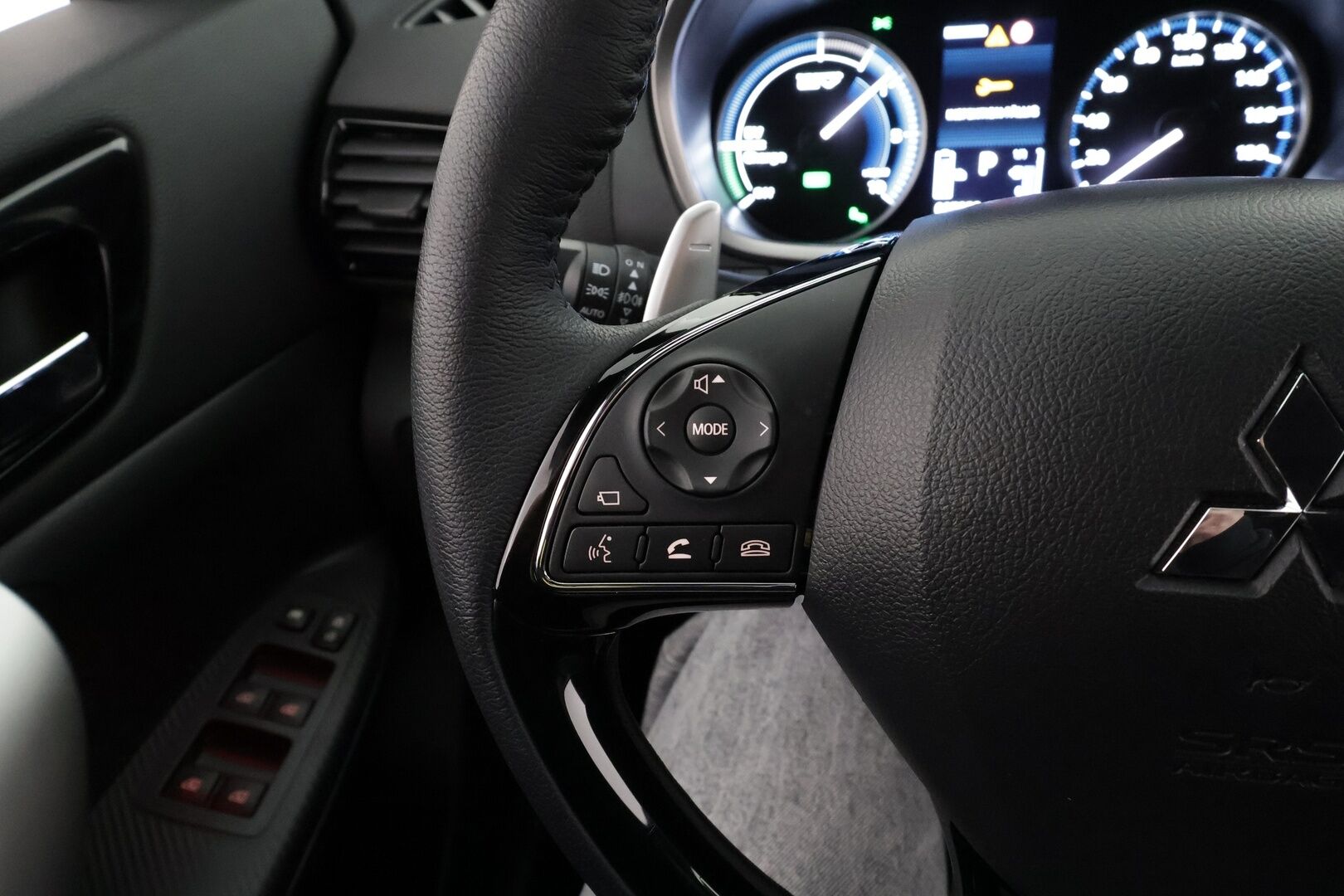 MITSUBISHI ECLIPSE CROSS 2025 2.4 PHEV Instyle Plus 4WD * ACC / 360° / LED / Navi / Sähköpenkki / KeylessGo / Puolinahat / Ratinlämmitin * - Osta nyt, maksa vasta ensi vuonna