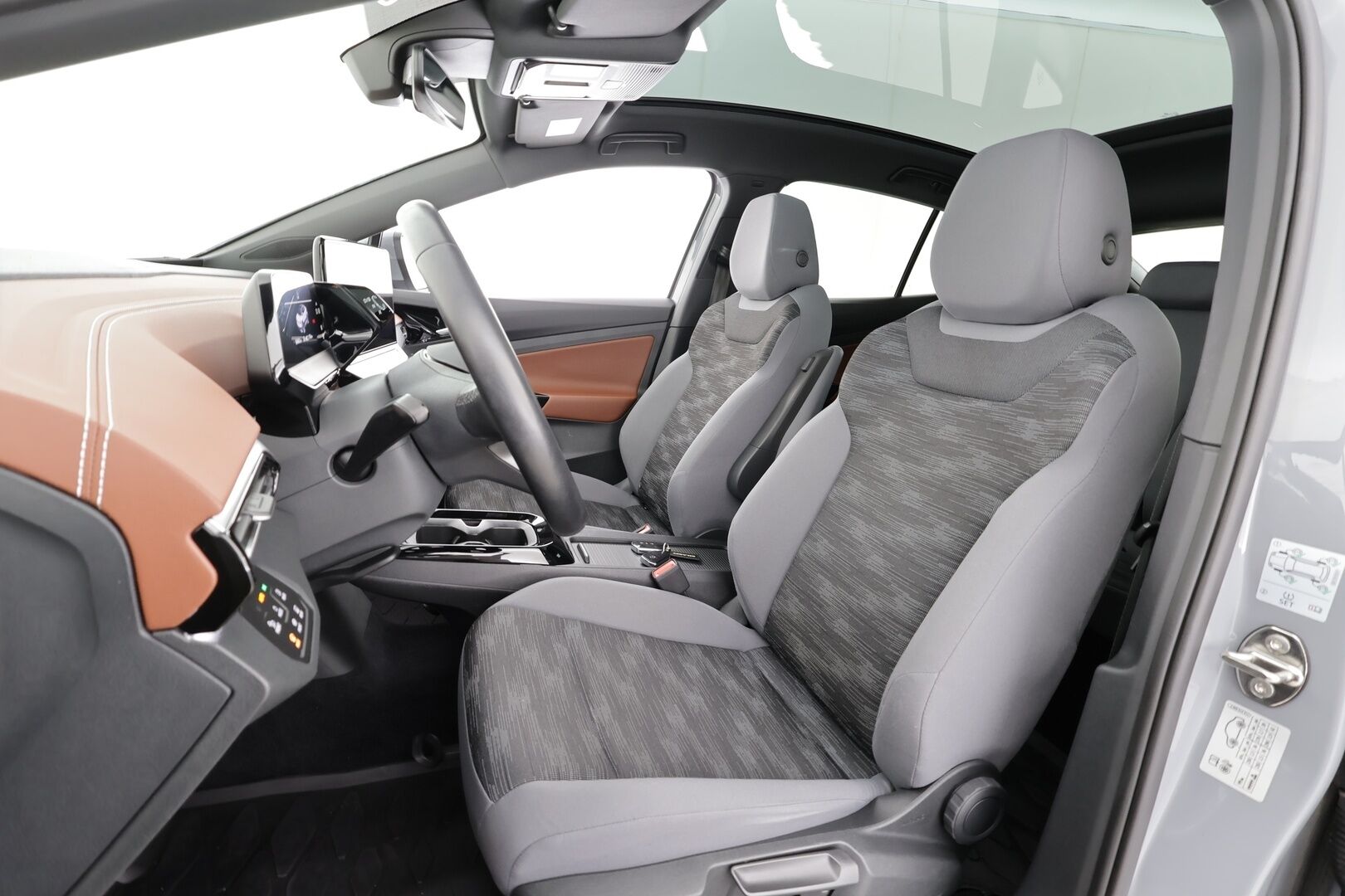 VOLKSWAGEN ID.5 2022 Pro Performance 150 kW, akku 77 kWh * Lämpöpumppu / Koukku / iQ Matrix LED / Panoraama / Navi / Kaistavahti / Ratinlämmitys! - Akku kuntotarkastettu SoH 94,4% / Kahdet renkaat