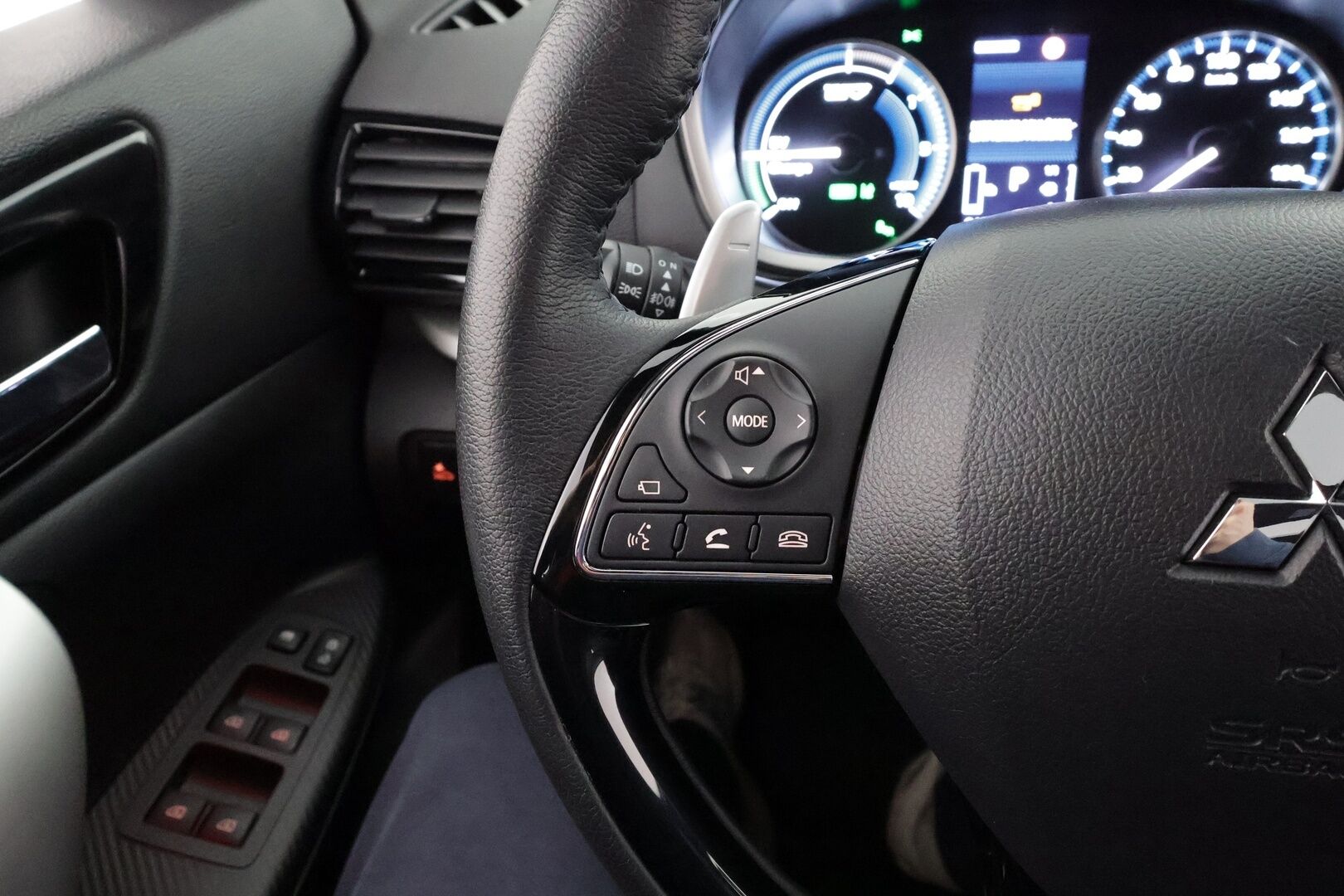 MITSUBISHI ECLIPSE CROSS 2022 2.4 PHEV Instyle 4WD * ACC / HUD / 360° / Sähköpenkit / Panorama / Nahat / KeylessGo / Navi / LED * - Merkkihuollettu - HULLU BLACKWEEK KORKOTARJOUS 2,49%