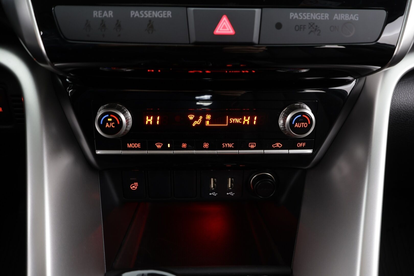 MITSUBISHI ECLIPSE CROSS 2022 2.4 PHEV Instyle 4WD * ACC / HUD / 360° / Sähköpenkit / Panorama / Nahat / KeylessGo / Navi / LED * - Merkkihuollettu - HULLU BLACKWEEK KORKOTARJOUS 2,49%