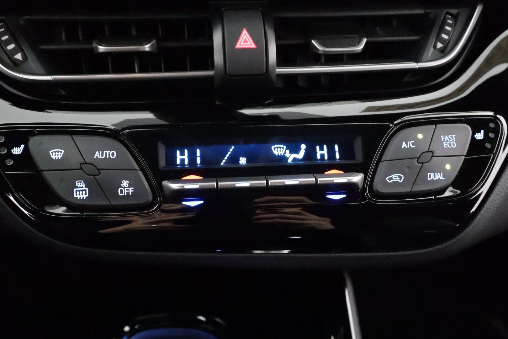 TOYOTA C-HR 2023 1.8 Hybrid GR-Sport * ACC / P.kamera / LED / Navi / Sähköpenkki / Sporttipenkit / KeylessGo * - HULLU BLACKWEEK KORKOTARJOUS 2,49%