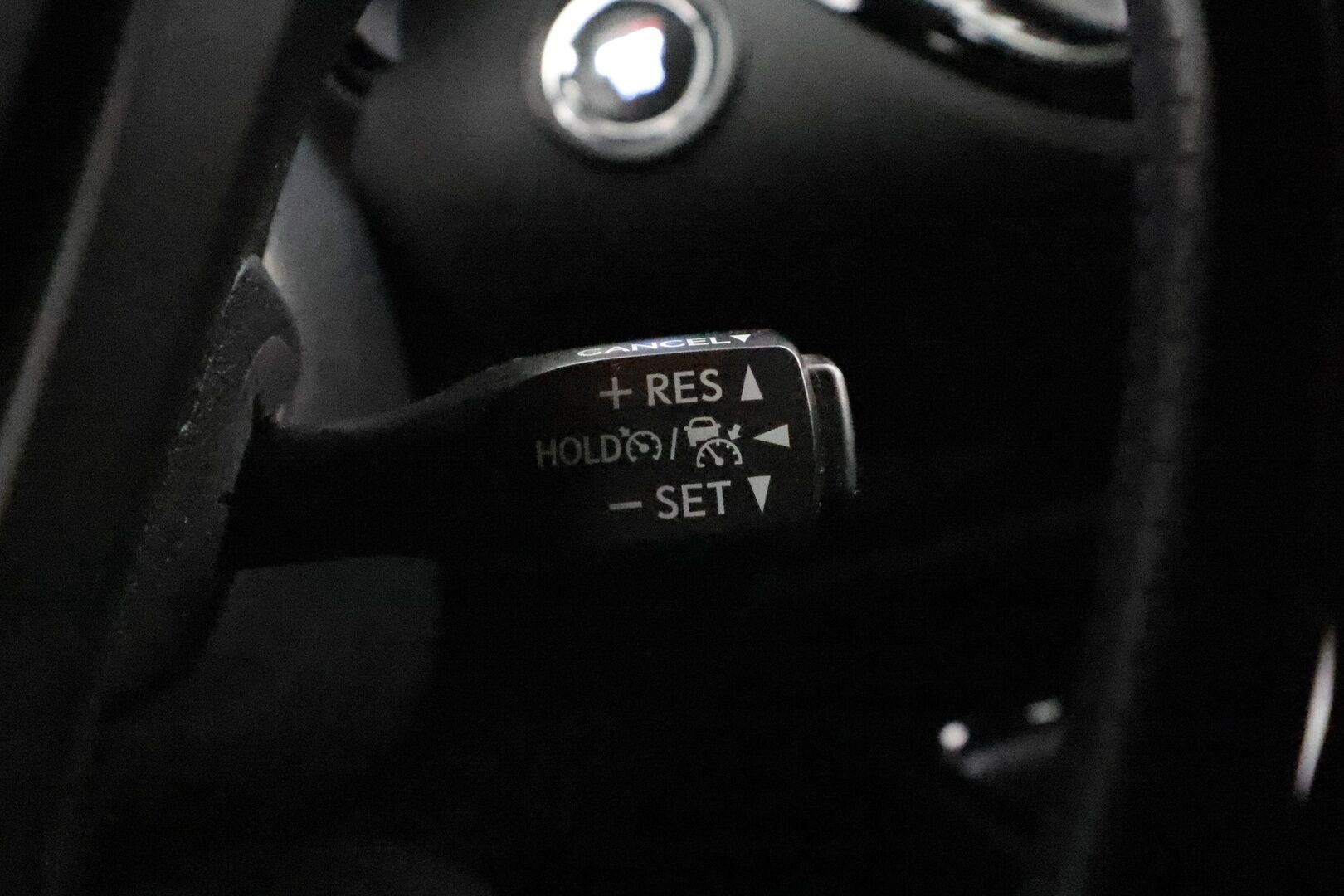 TOYOTA C-HR 2023 1.8 Hybrid GR-Sport * ACC / P.kamera / LED / Navi / Sähköpenkki / Sporttipenkit / KeylessGo * - HULLU BLACKWEEK KORKOTARJOUS 2,49%