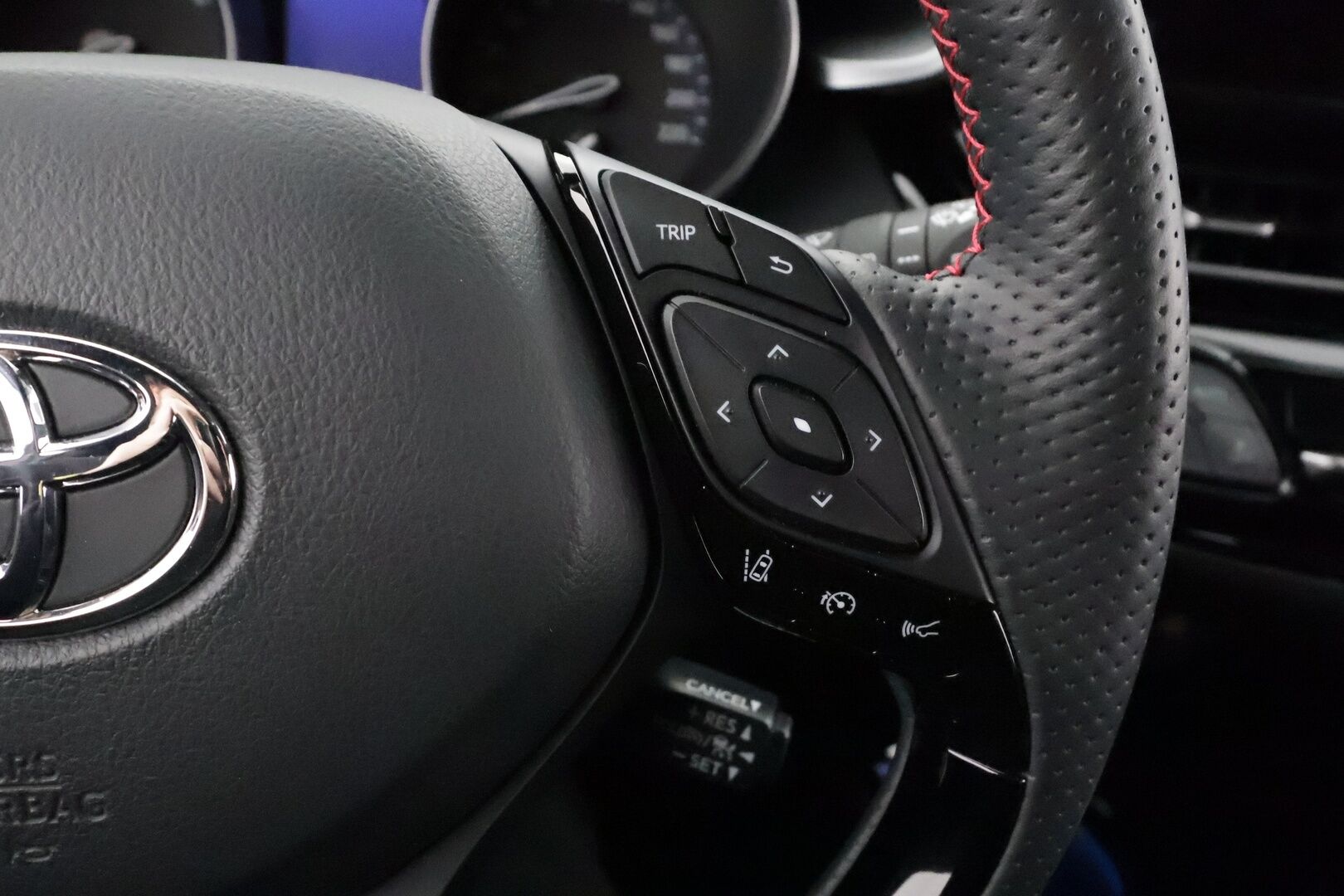 TOYOTA C-HR 2023 1.8 Hybrid GR-Sport * ACC / P.kamera / LED / Navi / Sähköpenkki / Sporttipenkit / KeylessGo * - HULLU BLACKWEEK KORKOTARJOUS 2,49%