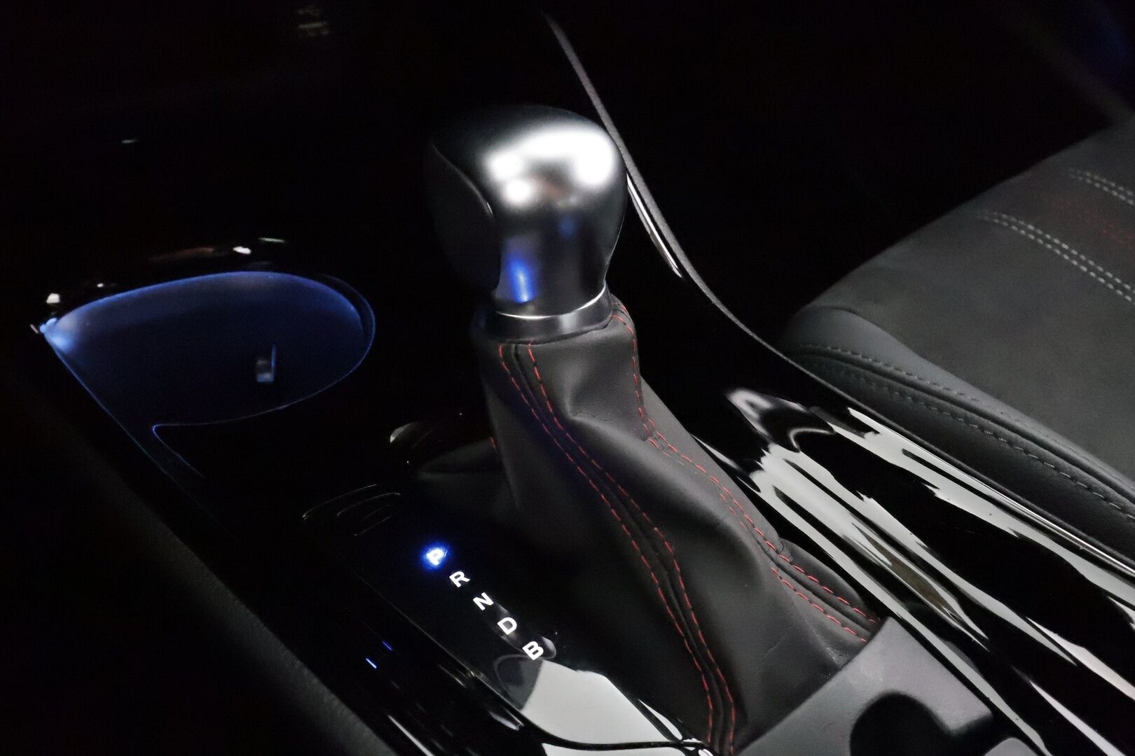 TOYOTA C-HR 2023 1.8 Hybrid GR-Sport * ACC / P.kamera / LED / Navi / Sähköpenkki / Sporttipenkit / KeylessGo *