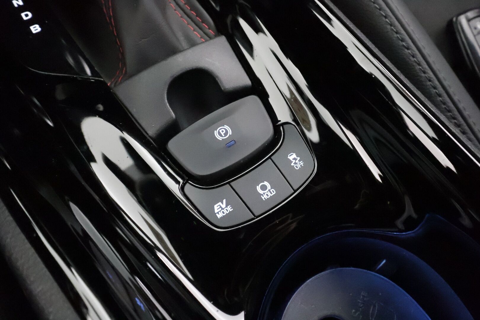 TOYOTA C-HR 2023 1.8 Hybrid GR-Sport * ACC / P.kamera / LED / Navi / Sähköpenkki / Sporttipenkit / KeylessGo *