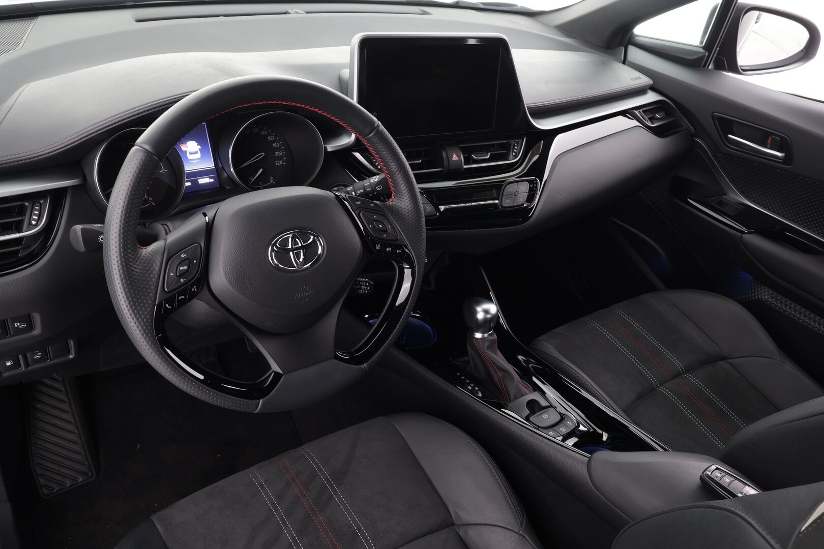 TOYOTA C-HR 2023 1.8 Hybrid GR-Sport * ACC / P.kamera / LED / Navi / Sähköpenkki / Sporttipenkit / KeylessGo *