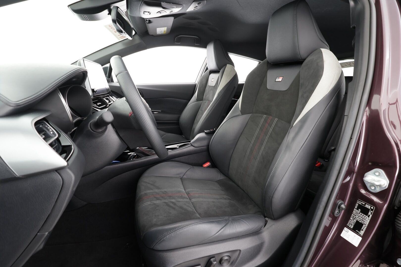 TOYOTA C-HR 2023 1.8 Hybrid GR-Sport * ACC / P.kamera / LED / Navi / Sähköpenkki / Sporttipenkit / KeylessGo *