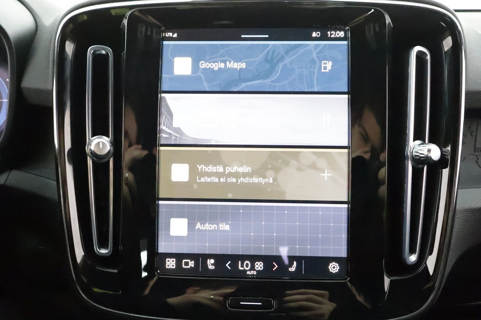 Volvo XC40 2023 Recharge Twin Plus * Koukku / ILP / ACC / Pixel-LED / P.Kamera / Sportpenkki Muistilla / Navi / Keyless * - Akku kuntotarkastettu SoH 94,8% / Kahdet renkaat / Merkkihuollettu - HULLU BLACKWEEK KORKOTARJOUS 2,49%