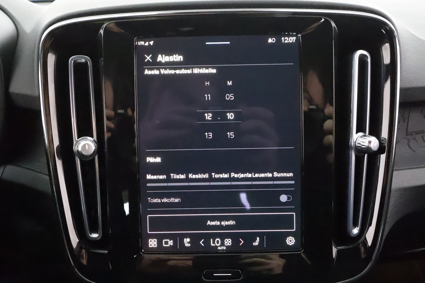 Volvo XC40 2023 Recharge Twin Plus * Koukku / ILP / ACC / Pixel-LED / P.Kamera / Sportpenkki Muistilla / Navi / Keyless * - Akku kuntotarkastettu SoH 94,8% / Kahdet renkaat / Merkkihuollettu - HULLU BLACKWEEK KORKOTARJOUS 2,49%