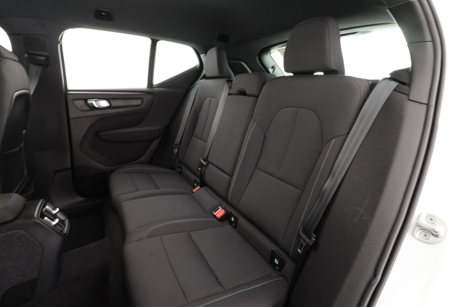 Volvo XC40 2023 Recharge Twin Plus * Koukku / ILP / ACC / Pixel-LED / P.Kamera / Sportpenkki Muistilla / Navi / Keyless * - Akku kuntotarkastettu SoH 94,8% / Kahdet renkaat / Merkkihuollettu - HULLU BLACKWEEK KORKOTARJOUS 2,49%