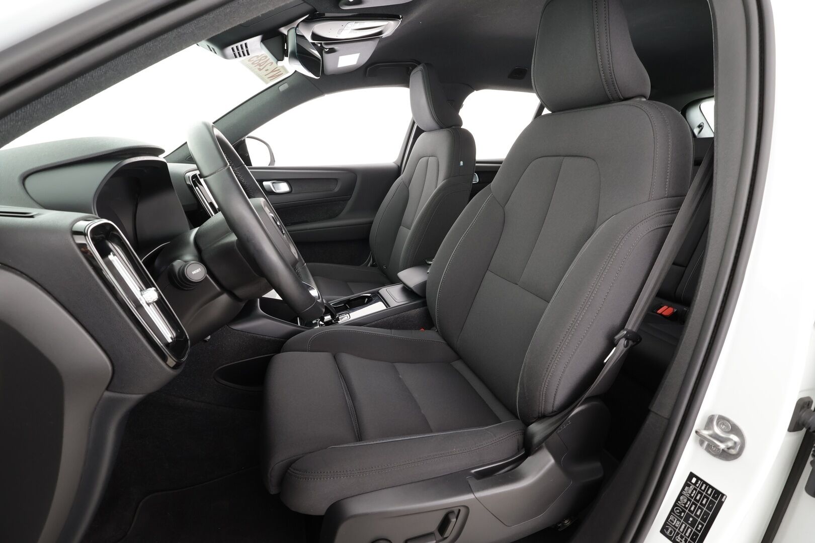 Volvo XC40 2023 Recharge Twin Plus * Koukku / ILP / ACC / Pixel-LED / P.Kamera / Sportpenkki Muistilla / Navi / Keyless * - Akku kuntotarkastettu SoH 94,8% / Kahdet renkaat / Merkkihuollettu - HULLU BLACKWEEK KORKOTARJOUS 2,49%