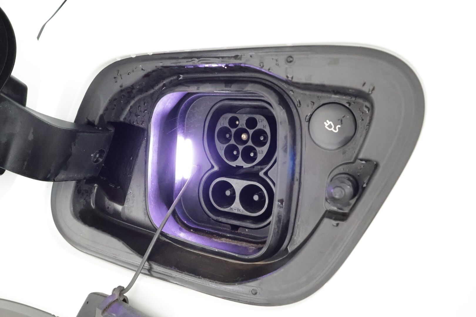 Volvo XC40 2023 Recharge Twin Plus * Koukku / ILP / ACC / Pixel-LED / P.Kamera / Sportpenkki Muistilla / Navi / Keyless * - Akku kuntotarkastettu SoH 94,8% / Kahdet renkaat / Merkkihuollettu - HULLU BLACKWEEK KORKOTARJOUS 2,49%