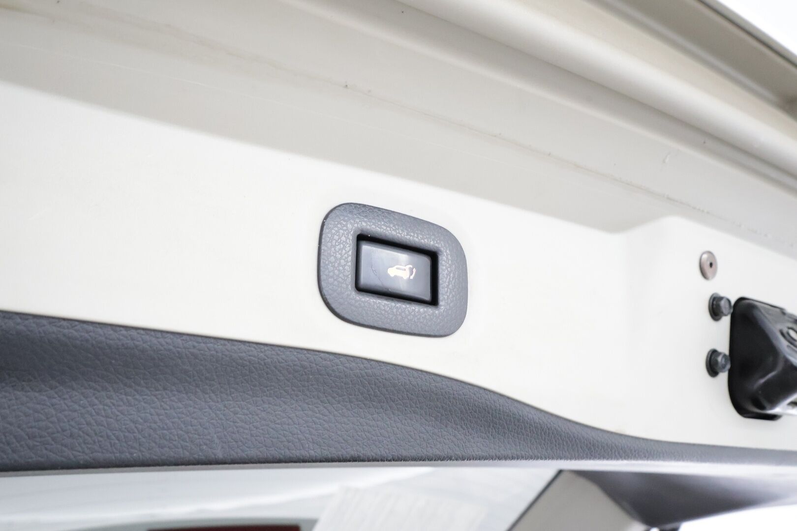 NISSAN X-TRAIL 2015 dCi 130 Acenta 4WD 6MT *Koukku / Vakkari /  BT / 360° / Keyless / Kaistavahti / Navi / Katveavustin* - Kahdet renkaat hyvät renkaat! / Kesä 6mm / Talvi 7mm