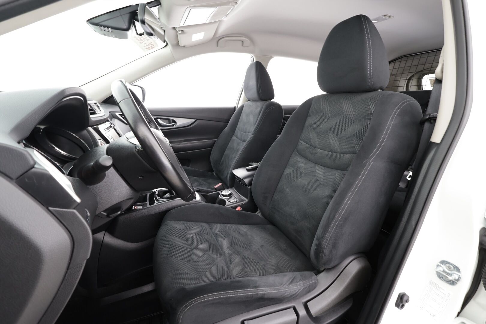 NISSAN X-TRAIL 2015 dCi 130 Acenta 4WD 6MT *Koukku / Vakkari /  BT / 360° / Keyless / Kaistavahti / Navi / Katveavustin* - Kahdet renkaat hyvät renkaat! / Kesä 6mm / Talvi 7mm