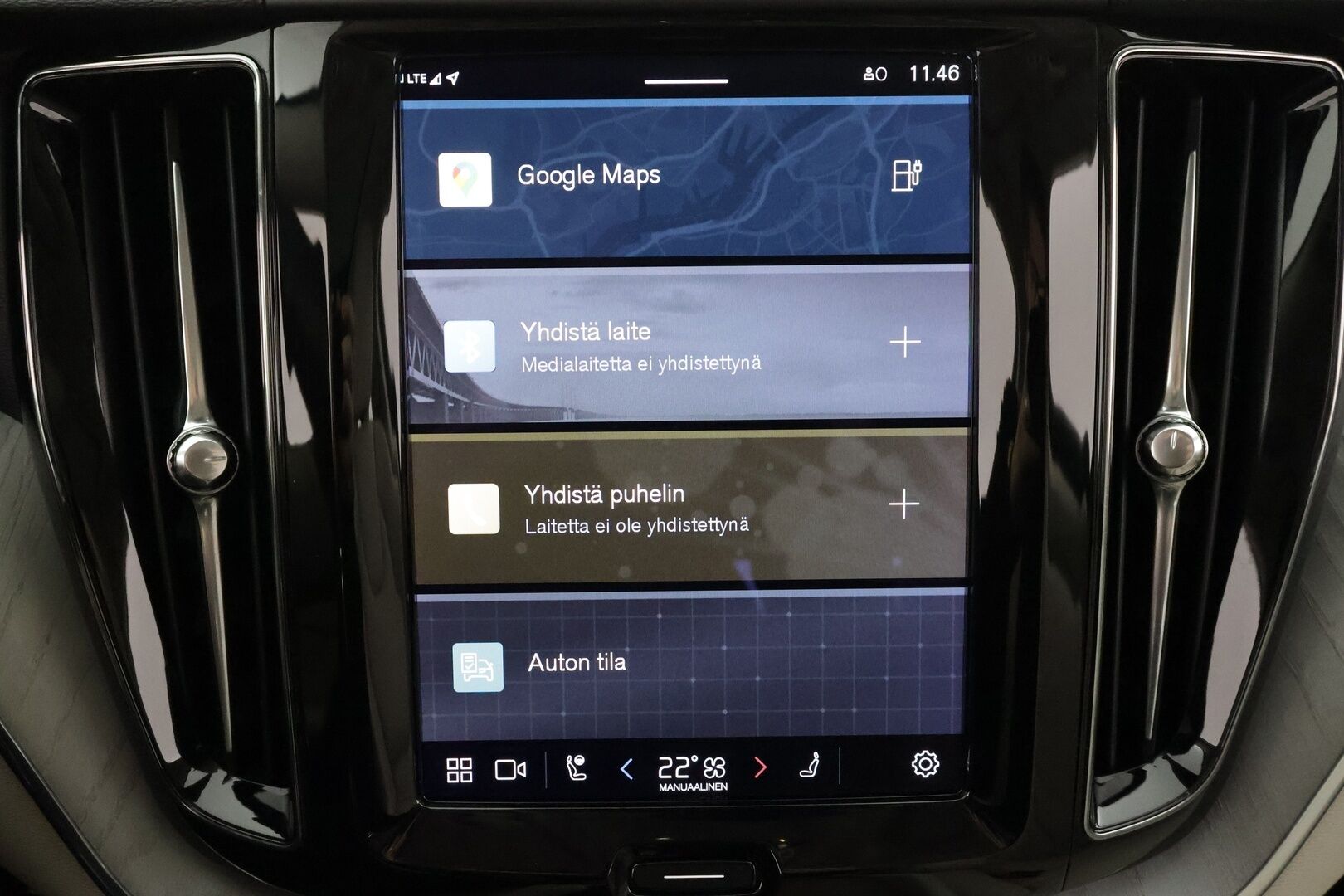 Volvo XC60 2023 T6 AWD Long Range Core Bright * ACC / P.kamera / Panorama / Muistipenkit / Koukku / Full LED / Navi / Facelift * - Akku kuntotarkastettu 98,3% / Kahdet renkaat aluvanteilla / Merkkihuollettu - HULLU BLACKWEEK KORKOTARJOUS 2,49%