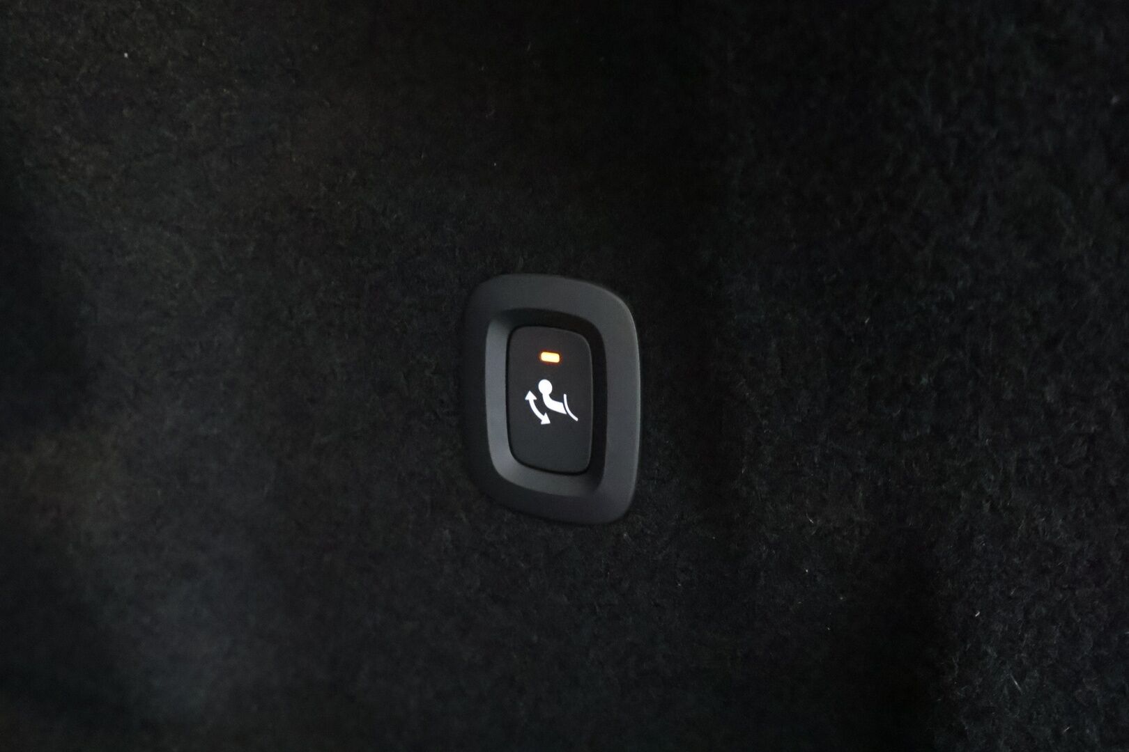 Volvo XC60 2023 T6 AWD Long Range Core Bright * ACC / P.kamera / Panorama / Muistipenkit / Koukku / Full LED / Navi / Facelift * - Akku kuntotarkastettu 98,3% / Kahdet renkaat aluvanteilla / Merkkihuollettu - HULLU BLACKWEEK KORKOTARJOUS 2,49%